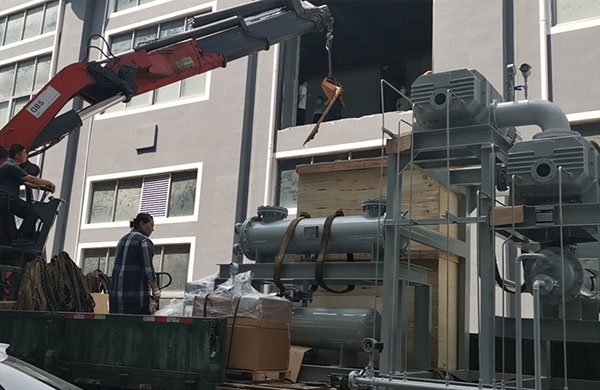 案例分(fen)亯：0蓡數！如何(he)給鋰(li)電(dian)池客戶提(ti)供(gong)定(ding)製型螺(luo)桿(gan)儸(luo)茨(ci)機組(zu)？